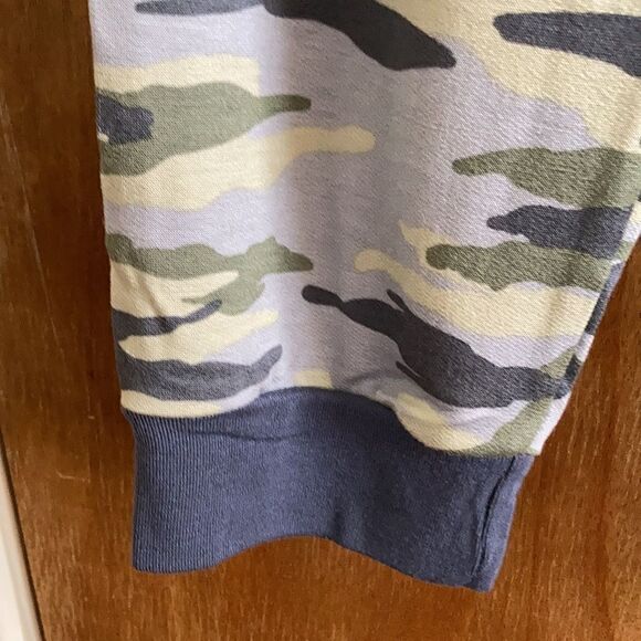 Banana Republic Camo Jogger - Picture 6 of 8